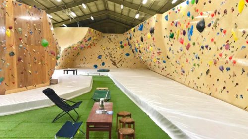 沖縄県のクライミング施設「BANJAT（バンジャット） ボルダリング」