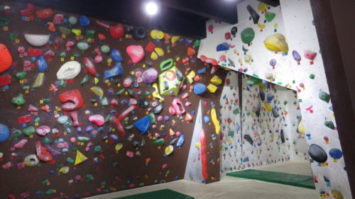 兵庫県のクライミング施設「スポーツクライミングジム cocomo」