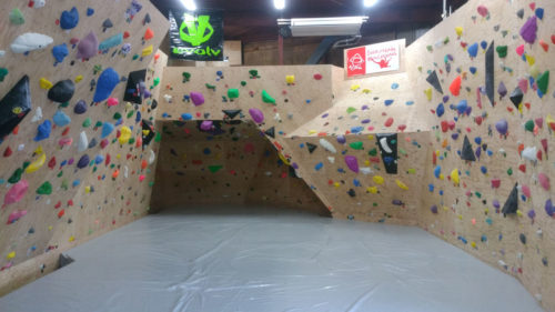 島根県のクライミング施設「クライミングジム 壁屋（カベヤ）」