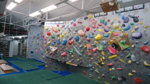 大阪府のクライミング施設「クライミングジム ヒグラシ 長堀橋店」