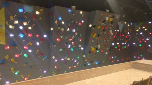 兵庫県のクライミング施設「ビジョンパーク みちびクライミングウォール」