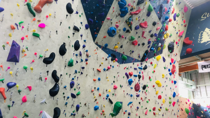 静岡県のクライミング施設「クライミングジム BLUE CANYON（ブルーキャニオン）」