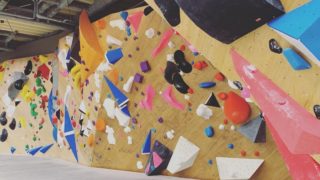 東京都のクライミング施設「THE STONE SESSION TOKYO」の紹介記事です。