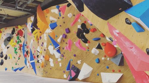東京都のクライミング施設「THE STONE SESSION TOKYO」の紹介記事です。