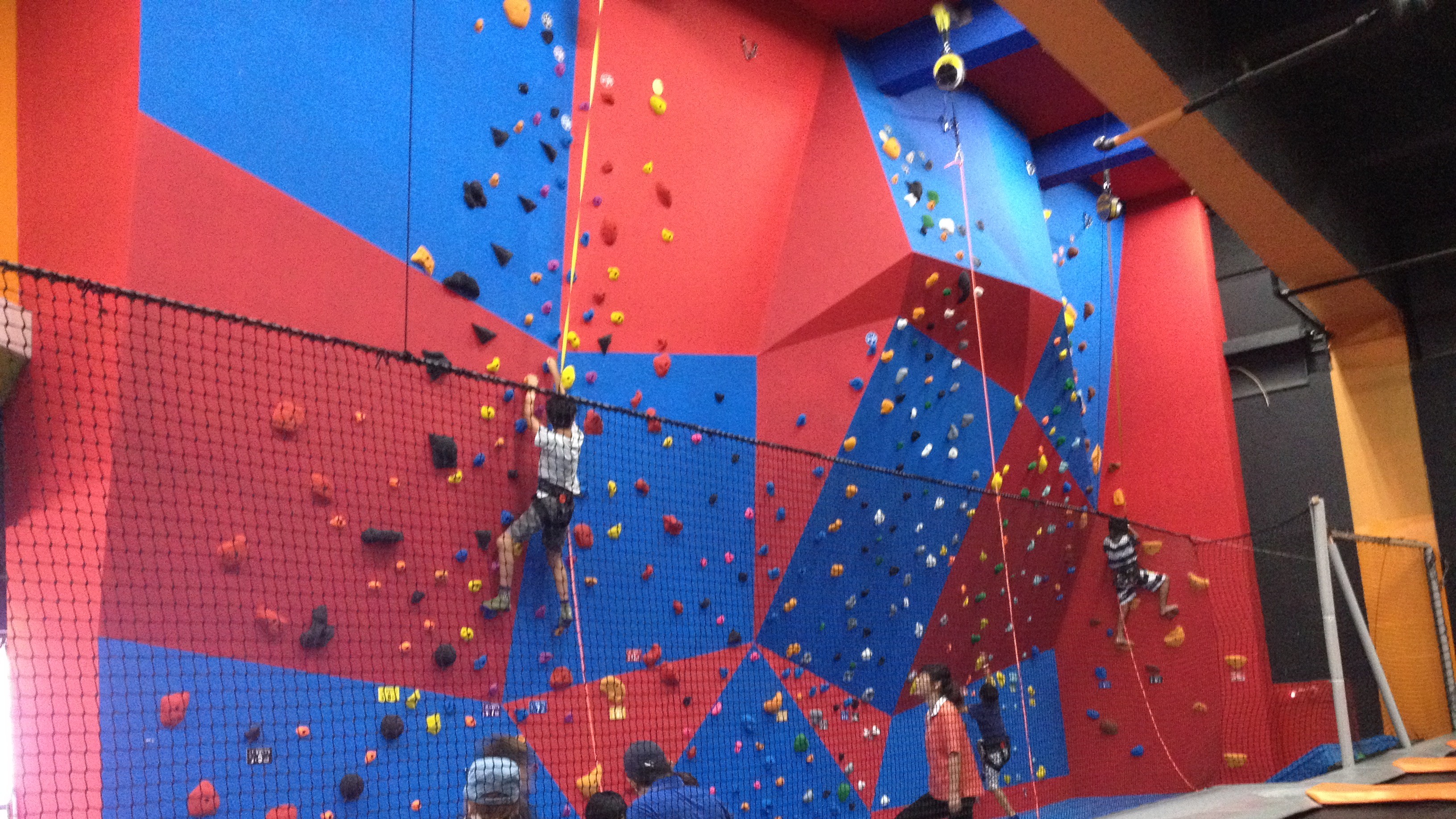 静岡県のクライミング施設「てんとう虫パーク 藤枝店」