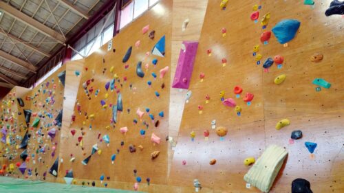 福岡県のクライミング施設「足白ボルダリングセンターK-WALL（ケーウォ―ル）」
