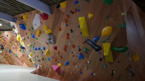 鹿児島県のクライミング施設「Awesome Climbing Wall（オーサムクライミングウォ―ル）」