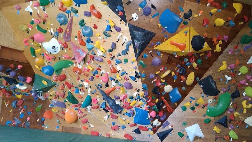 新潟県のクライミング施設「FRICTION FREAKS（フリクションフリークス）」