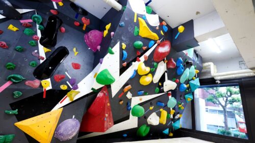 千葉県のクライミング施設「ディーボルダリングプラス津田沼」