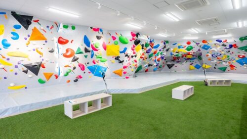 新潟県のボルダリング施設「クライミングジムジェイプラス」