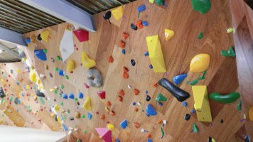 鹿児島県のクライミング施設「Awesome Climbing Wall（オーサムクライミングウォ―ル）」です。