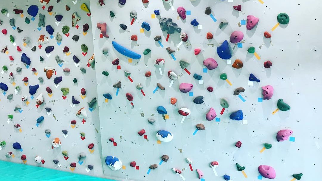 佐賀県のクライミング施設「あいぱれっと」