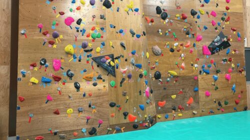 群馬県のボルダリング施設「ボルダリングスポットランドマーク」