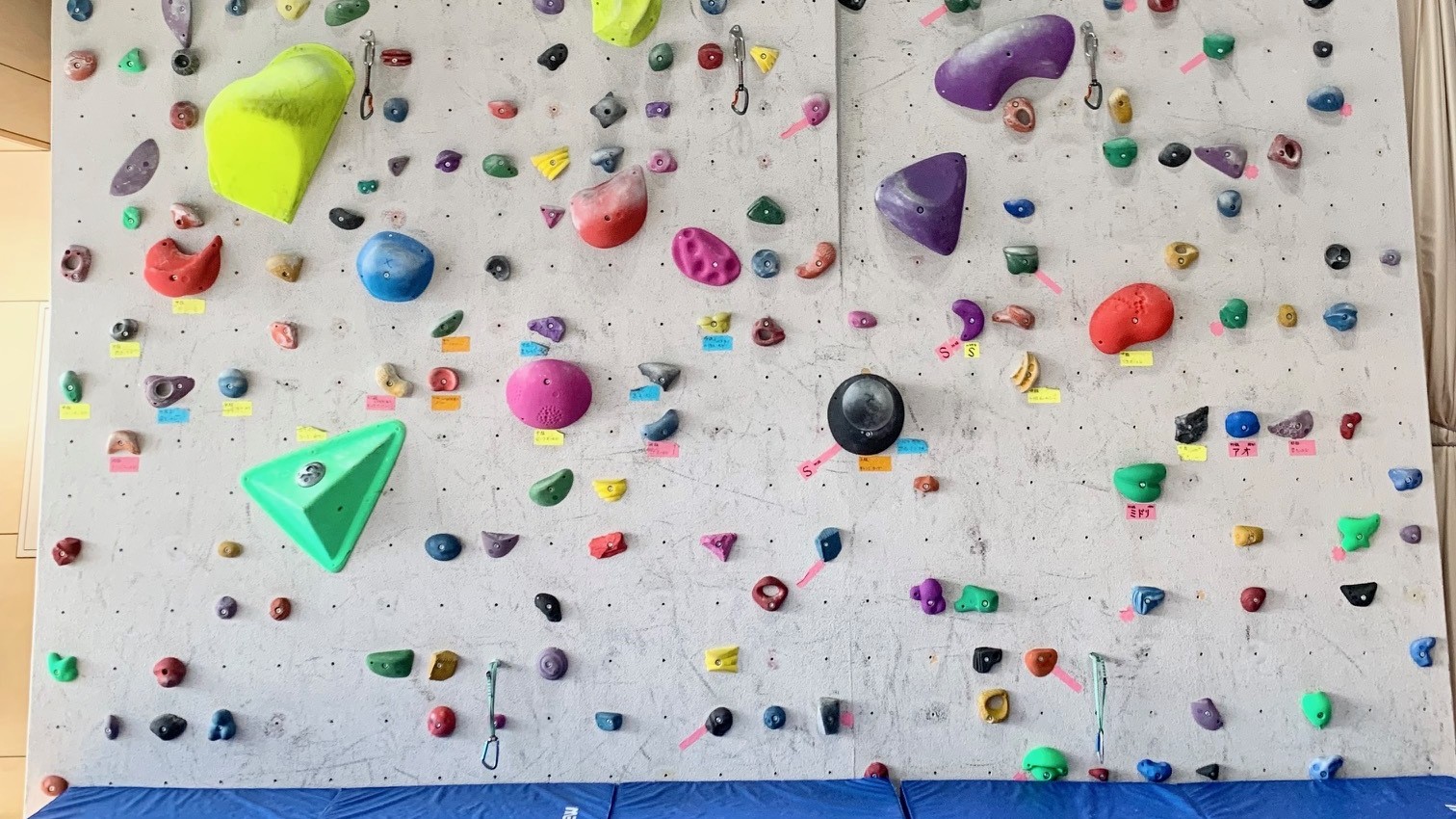 北海道のクライミング施設「訓子府町スポーツセンター」